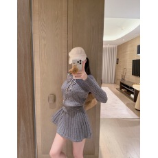 批发秋上新小众设计潮牌经典<b class='q'>格子</b>精致刺绣小熊针织外套+短裙<b class='q'>套装</b>