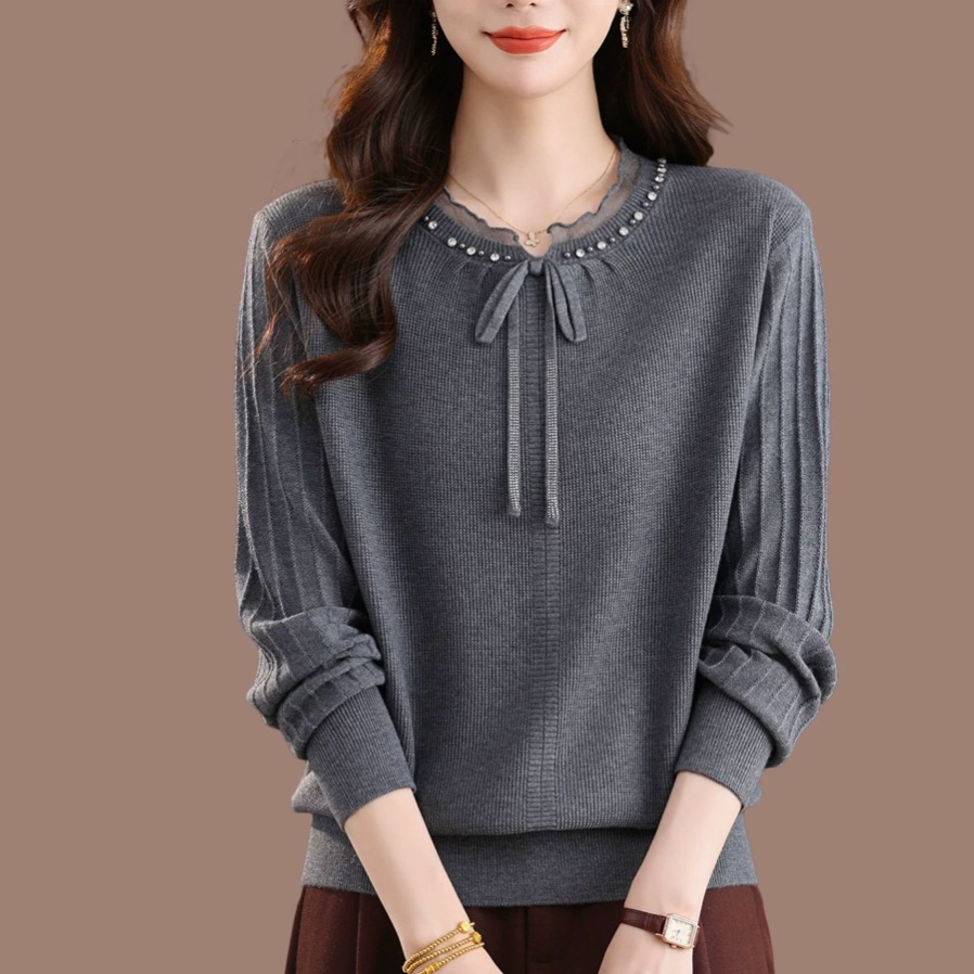 Plus-size wool sweater for women—autumn/winter new style, elegant mom-style knitted cashmere sweater with lace trim and ribbed knit base layer.