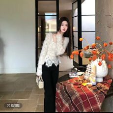 批发木子李的李【柔织白烬】设计感<b class='q'>长袖</b>方领内搭蕾丝加绒针织喇叭