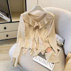 批发实拍 春季新款V领荷叶边立体玫瑰气质<b class='q'>不规则</b>喇叭袖蕾丝衫女