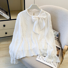 批发实拍 时尚洋气春季甜美新款提花大蝴蝶结珍珠领<b class='q'>蕾丝</b><b class='q'>雪纺</b>衬衫女