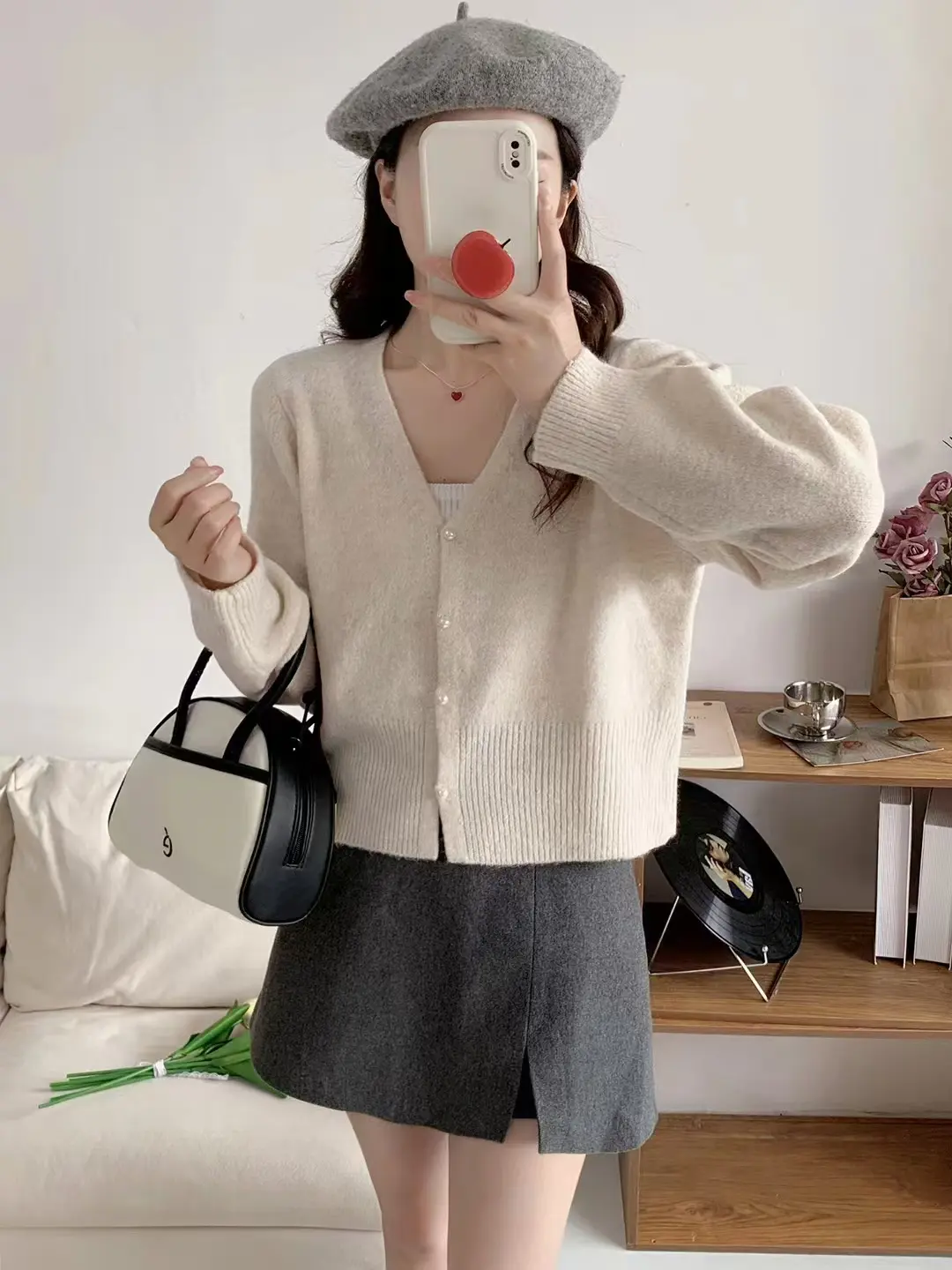 V넥 단추 가디건 울 니트 상세 이미지 1