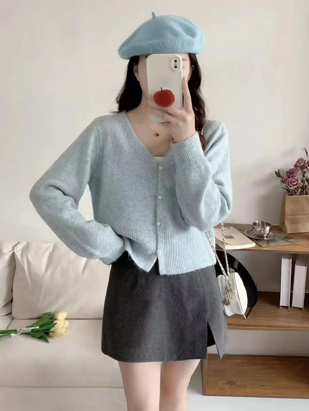 V넥 단추 가디건 울 니트 상세 이미지 4