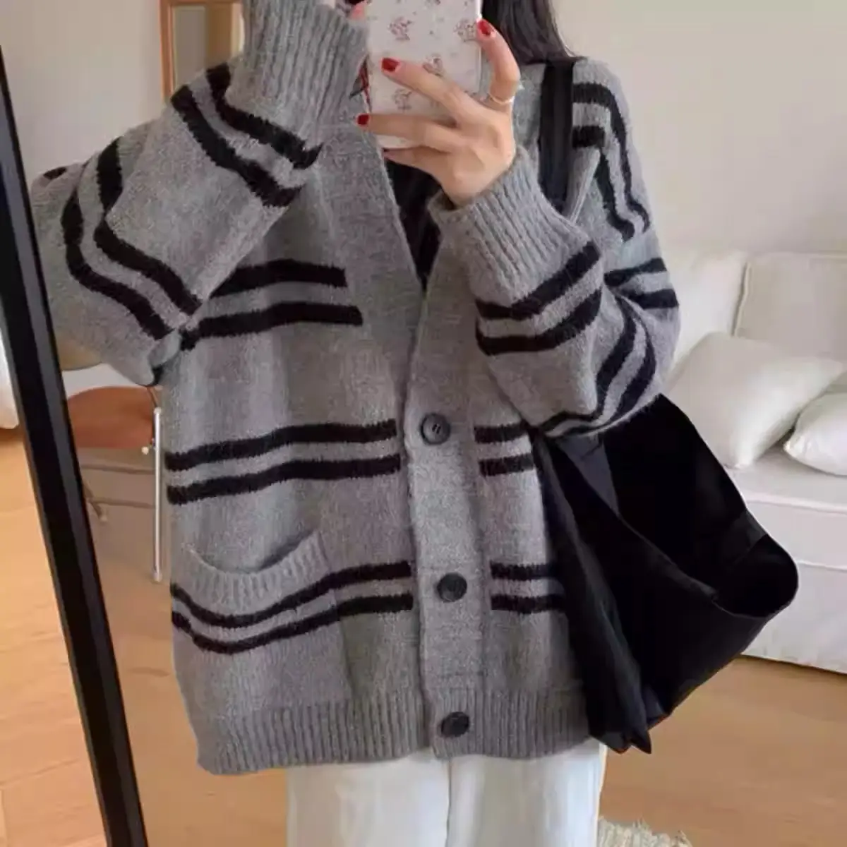 V넥 스트라이프 포켓 울 가디건 상세 이미지 3