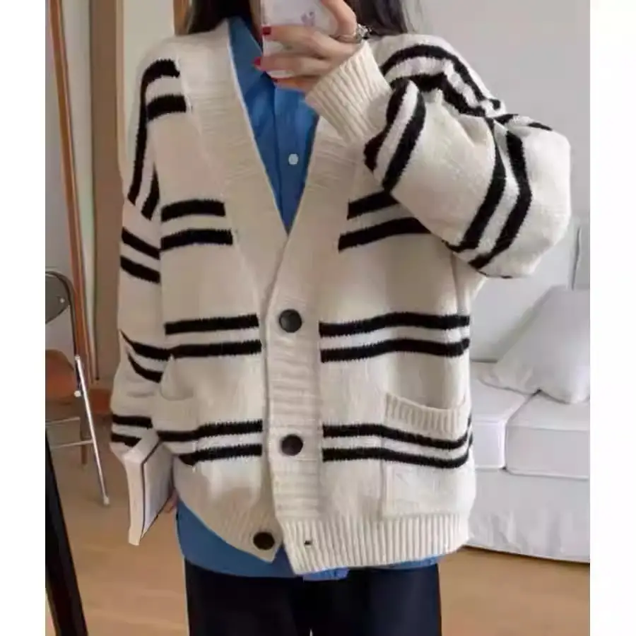 V넥 스트라이프 포켓 울 가디건 상세 이미지 4