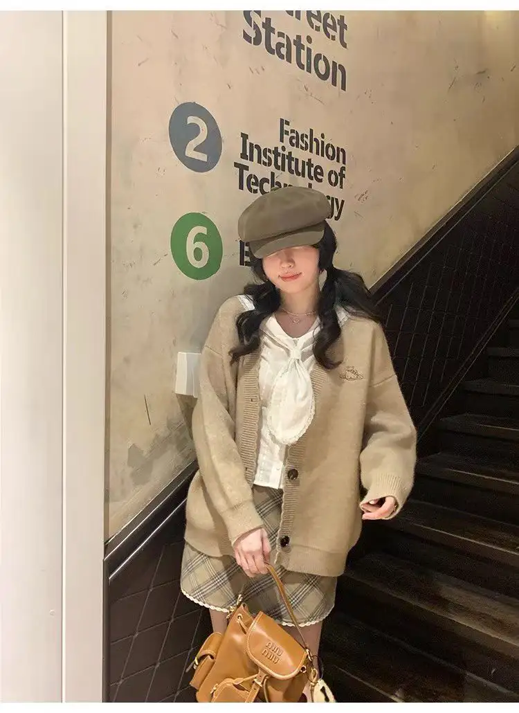 V넥 자수 울 가디건 상세 이미지 3