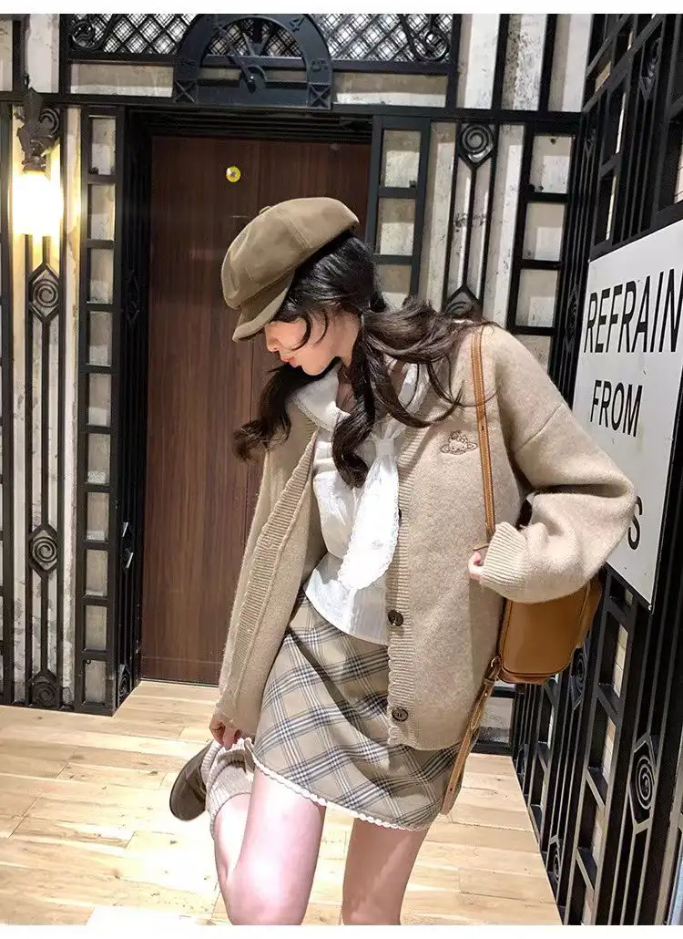 V넥 자수 울 가디건
