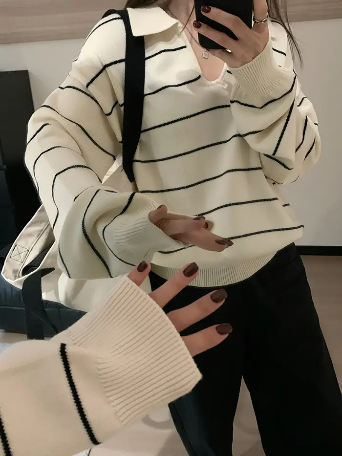 배색 스트라이프 폴로 칼라 울 니트