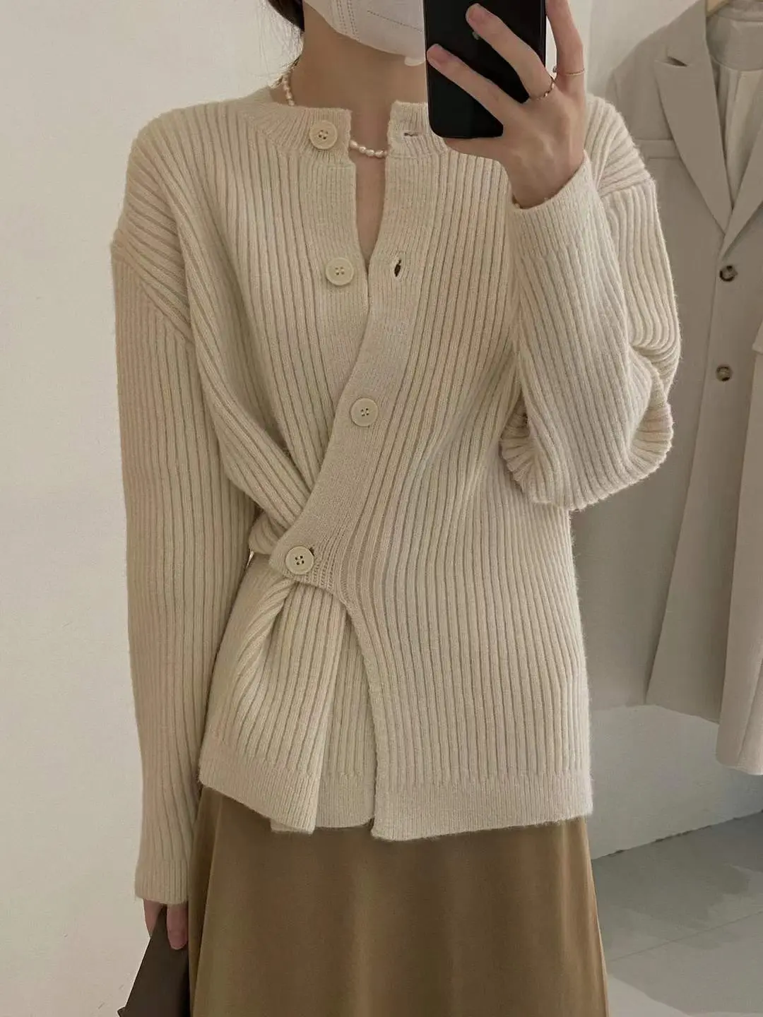 언밸런스 사이드 버튼 울 가디건 상세 이미지 8
