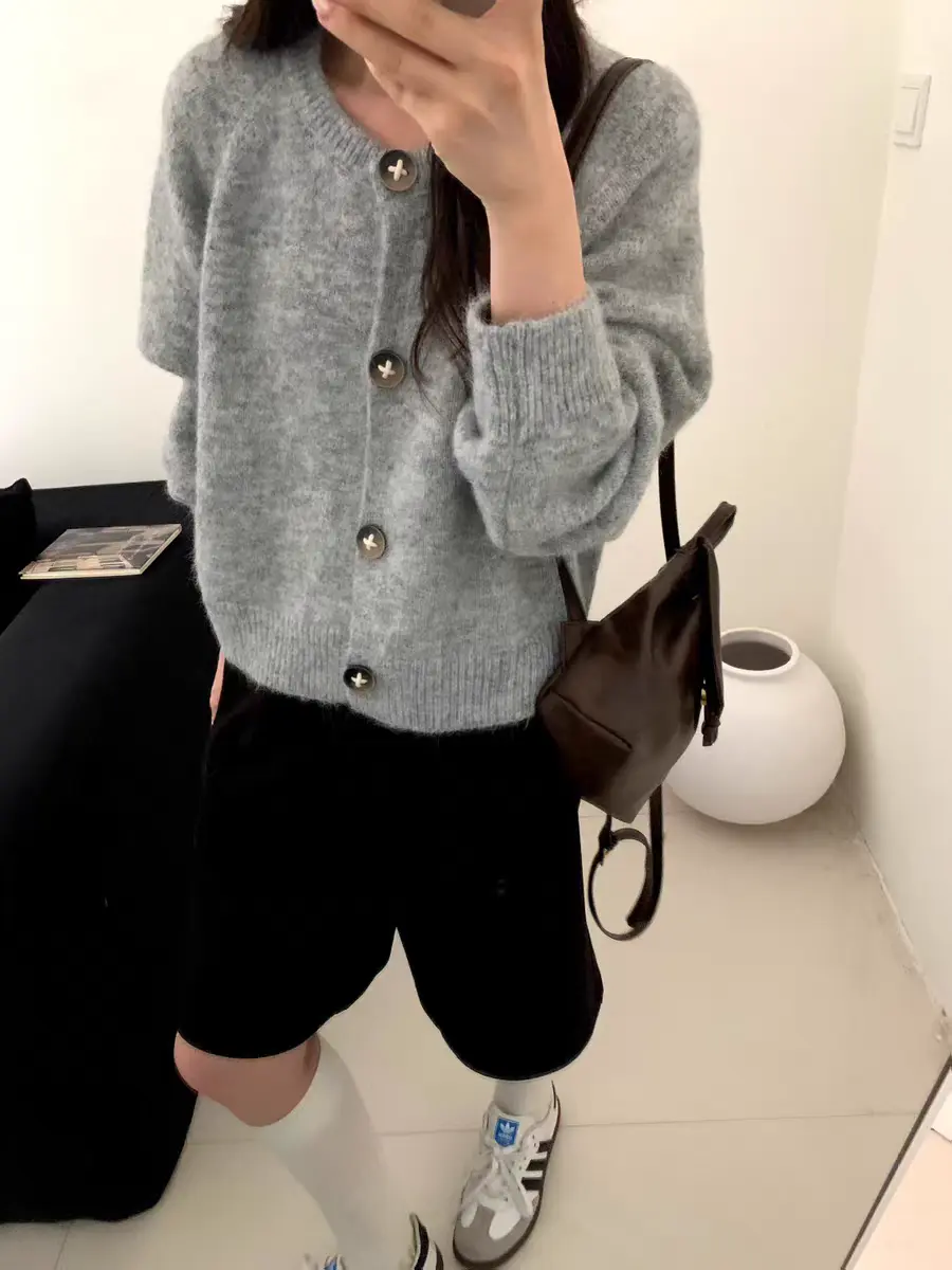 라운드넥 울 니트 카디건 상세 이미지 3