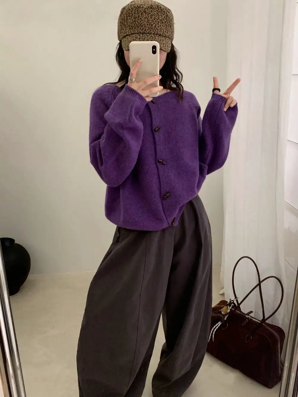 혼 버튼 라운드넥 울 니트 카디건
