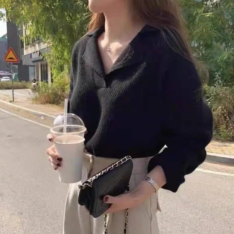 반개방 V넥 폴로 칼라 울 니트 상세 이미지 3