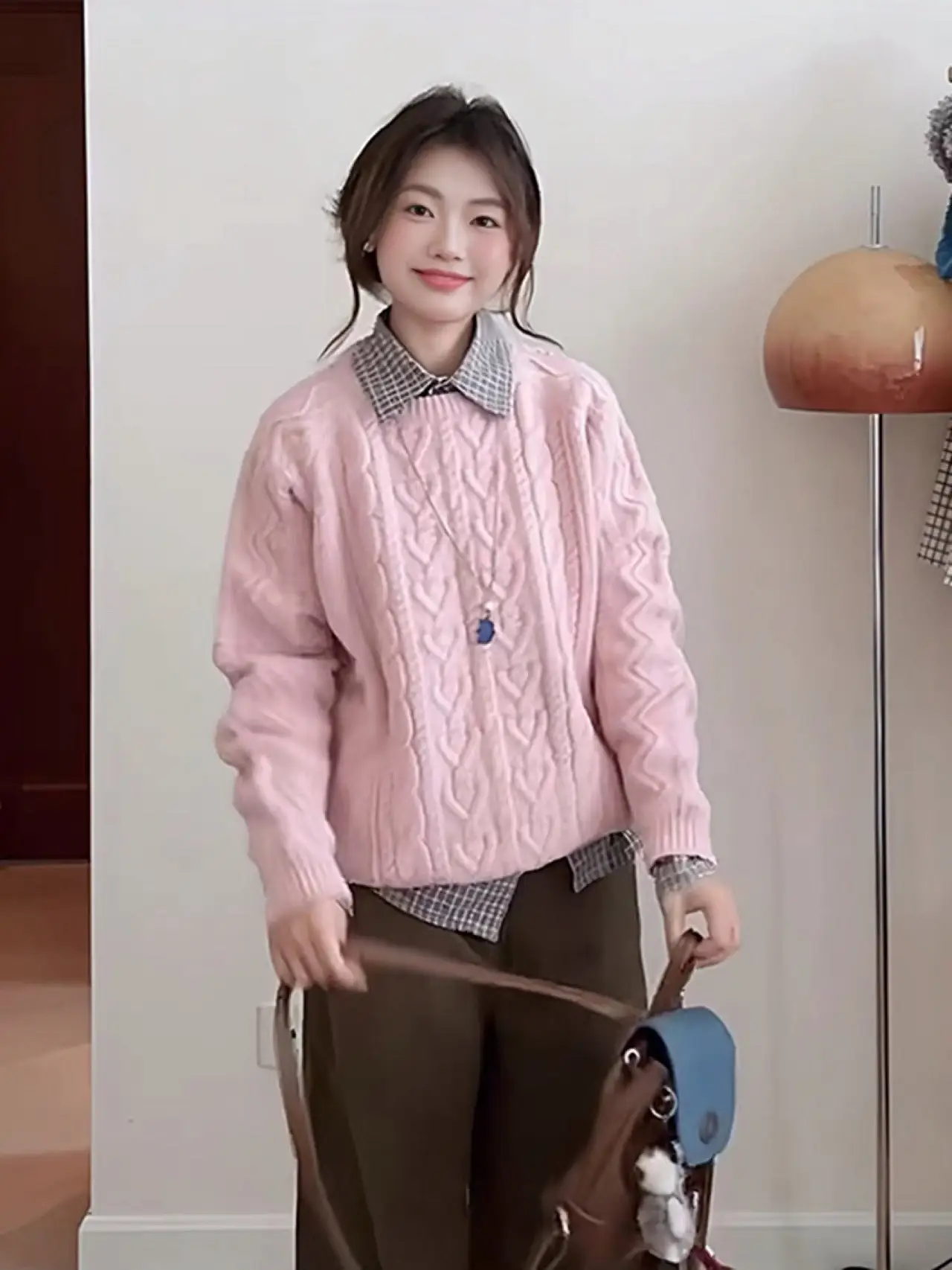 케이블 니트 라운드넥 스웨터
