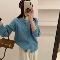 批发软糯韩系圆领单排扣针织开衫女2025秋冬季休闲百搭宽松<b class='q'>毛衣</b>外套