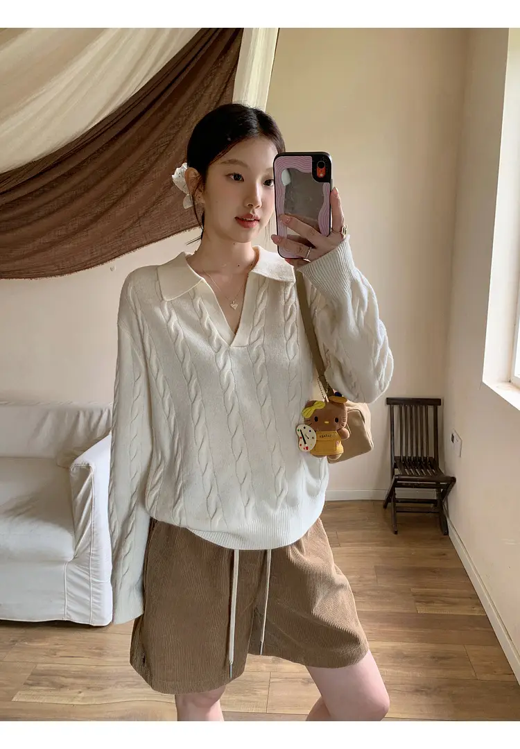 올드머니 스타일 울 입체 케이블 니트 폴로넥