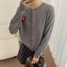 批发韩系小马刺绣浣熊开衫长袖2026百搭新款减龄<b class='q'>毛衣外套</b>上衣女