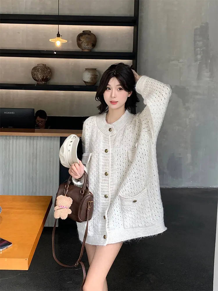 순울 라운드넥 단색 니트 카디건 상세 이미지 1