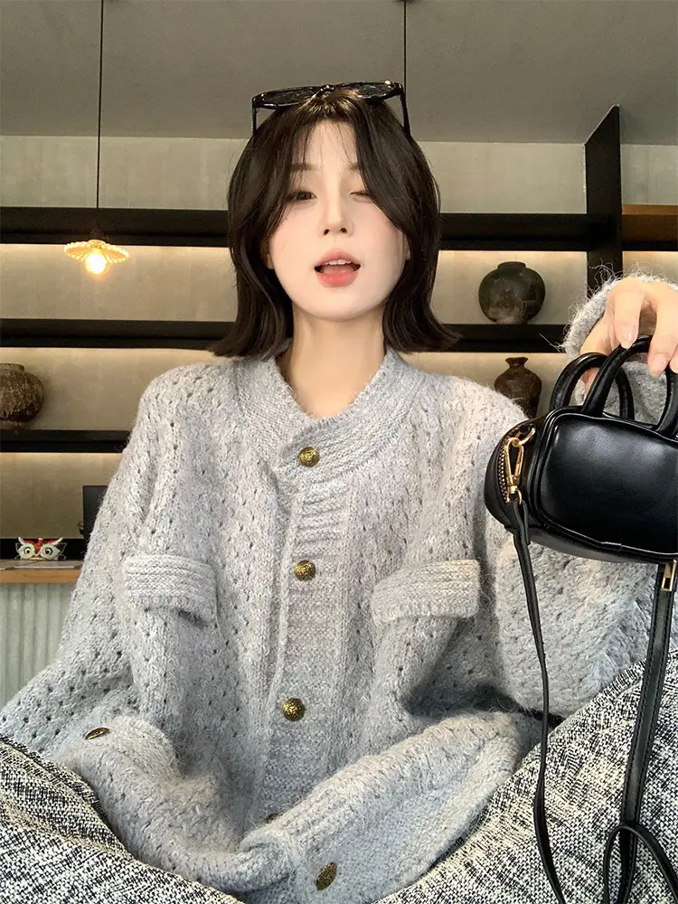 순울 라운드넥 단색 니트 카디건 상세 이미지 4