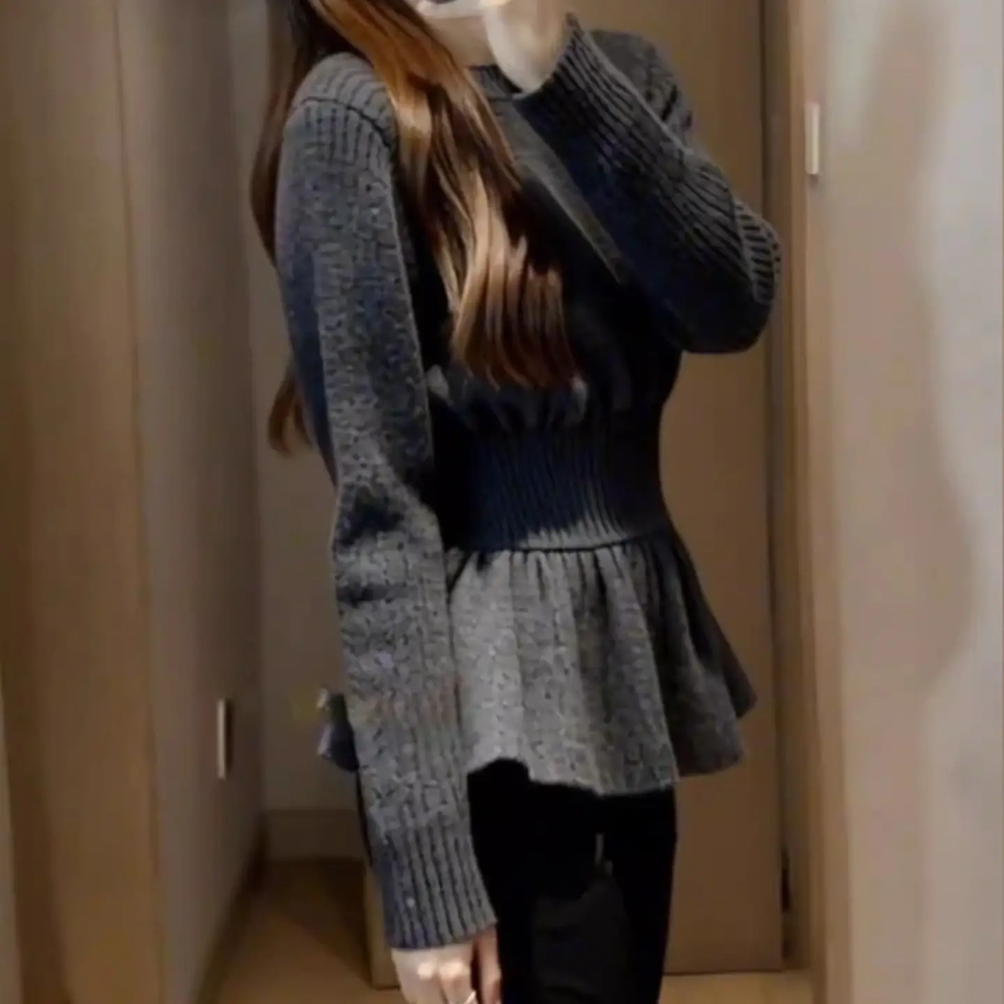 울 소재 라운드넥 니트 상세 이미지 3
