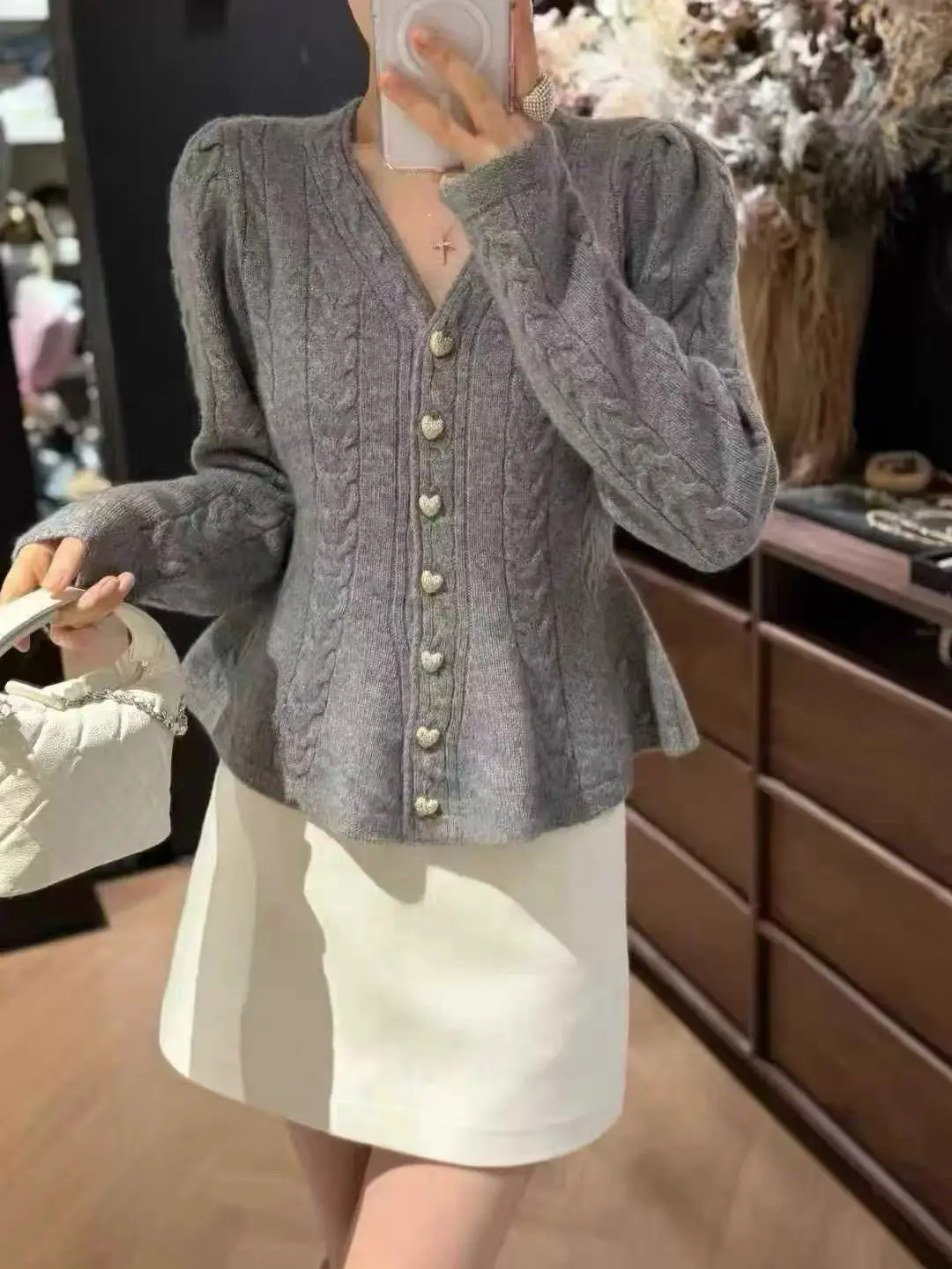 V넥 울 니트 카디건 상세 이미지 3