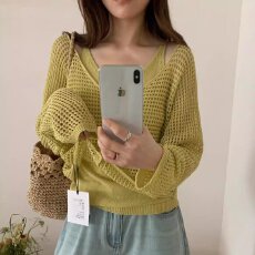 批发慵懒风 V 领镂空针织两件套女 春季宽松显瘦叠穿吊带防晒罩衫上衣
