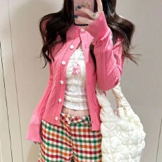 批发韩系氛围感短款上衣麻花针织<b class='q'>开衫</b>毛衣外套女春秋季设计感小众粉色