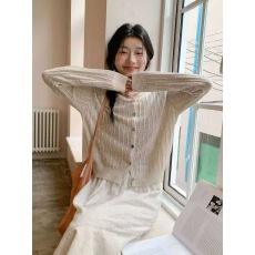 批发杏色镂空针织开<b class='q'>衫</b>女2026年早春彩色纽扣宽松薄款<b class='q'>空调</b><b class='q'>衫</b>上衣