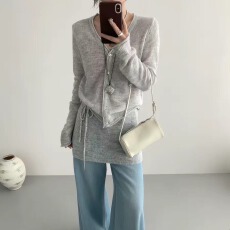 批发甜味微风~韩系薄款v领针织开衫绑带屁帘两件套女