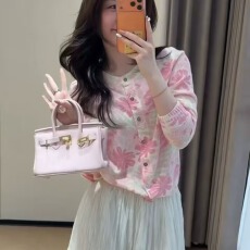 批发韩系巨好看温柔甜美粉色印花<b class='q'>针织</b><b class='q'>开衫</b>女早春新款时尚气质长袖上衣