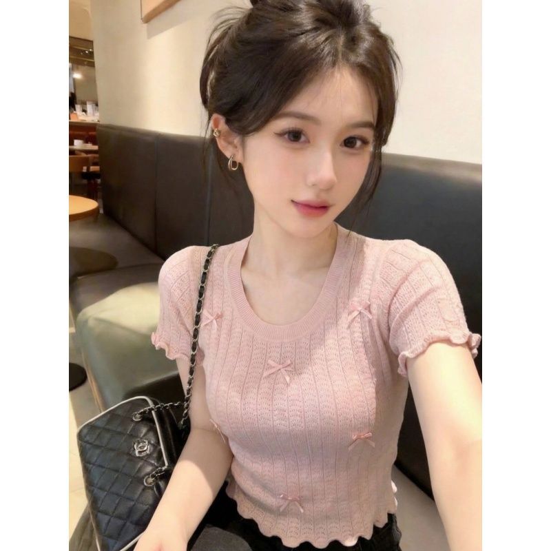 핑크색 u 칼라 니트 반팔 티셔츠 여성 여름 2026 새로운 프릴 나비 매듭 몸매 가꾸기 슬림해 보이는 쇼트 스타일 맨위