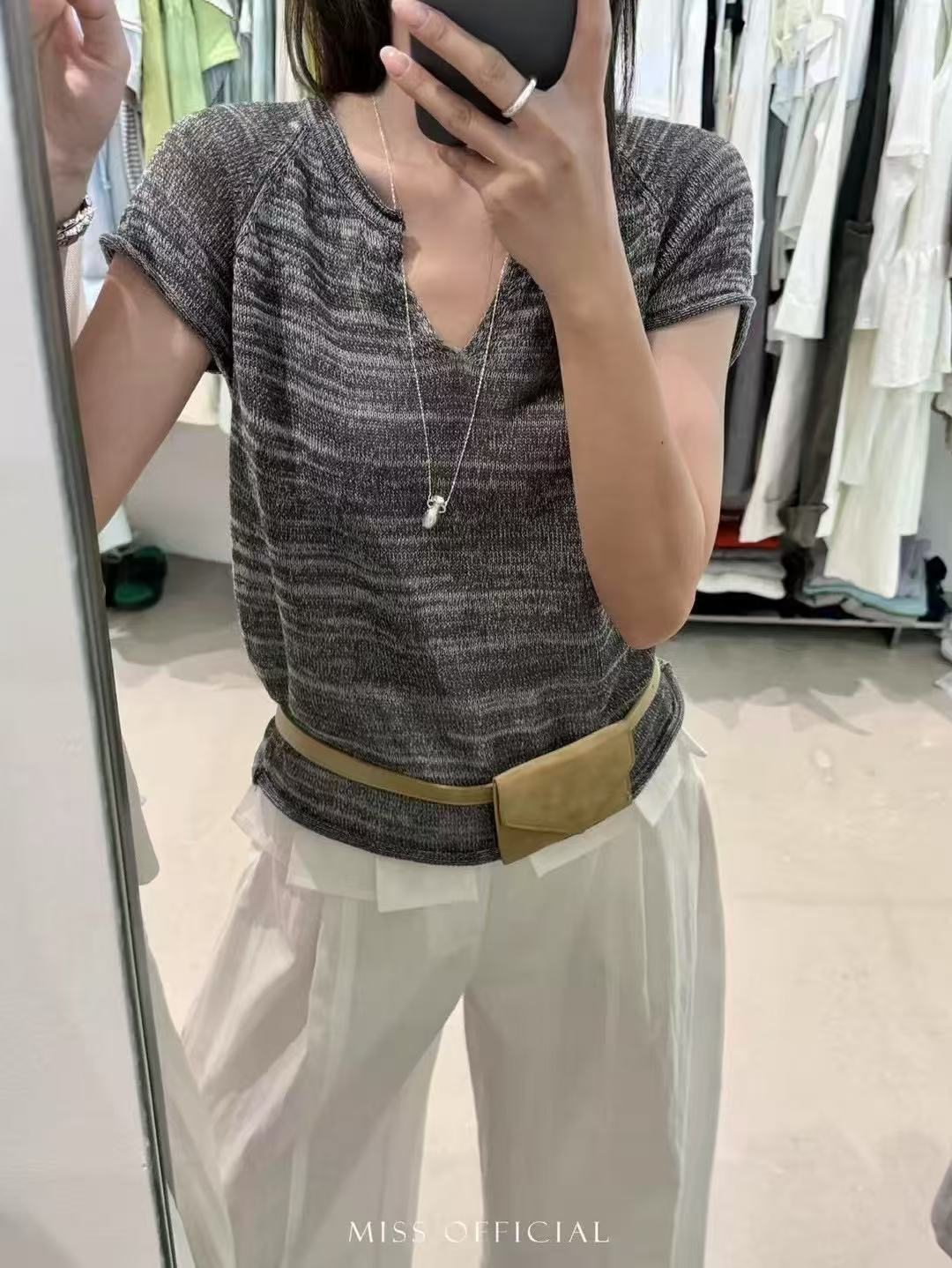 한 부서 얇은 스타일 V넥 반팔 티셔츠 여성 이른 봄 느긋한 품격 슬림해 보이는 다용도 캐주얼 맨위 트렌디