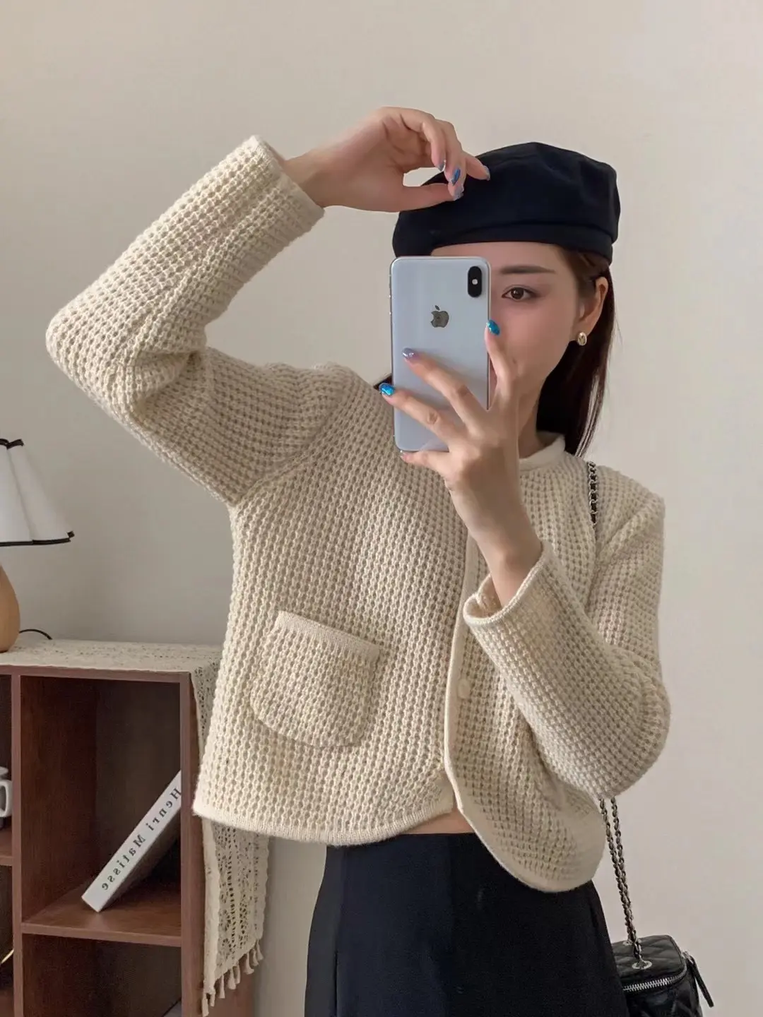 소박한 라운드넥 울 가디건 상세 이미지 1