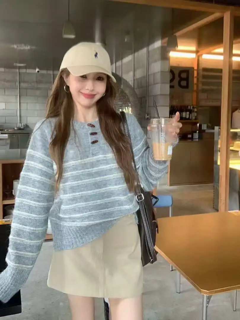프렌치 빈티지 라운드넥 배색 스트라이프 니트 상세 이미지 3