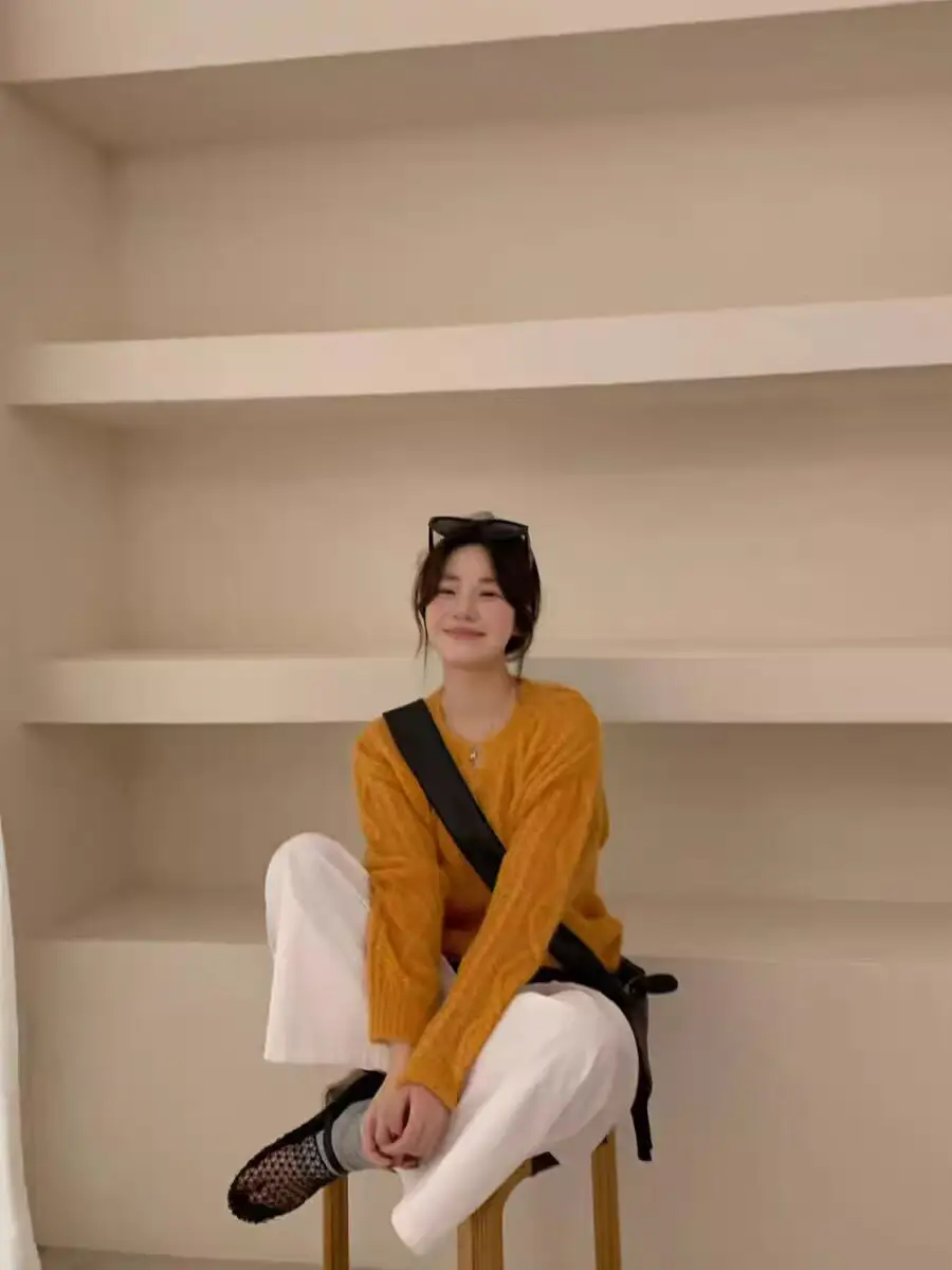 모헤어 V넥 케이블 니트 상세 이미지 6