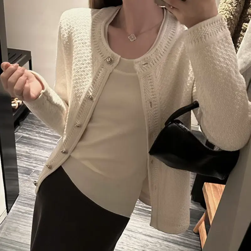 울 소재 라운드넥 가디건 상세 이미지 4