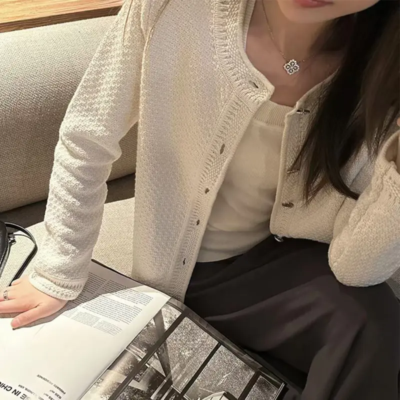 울 소재 라운드넥 가디건 상세 이미지 5