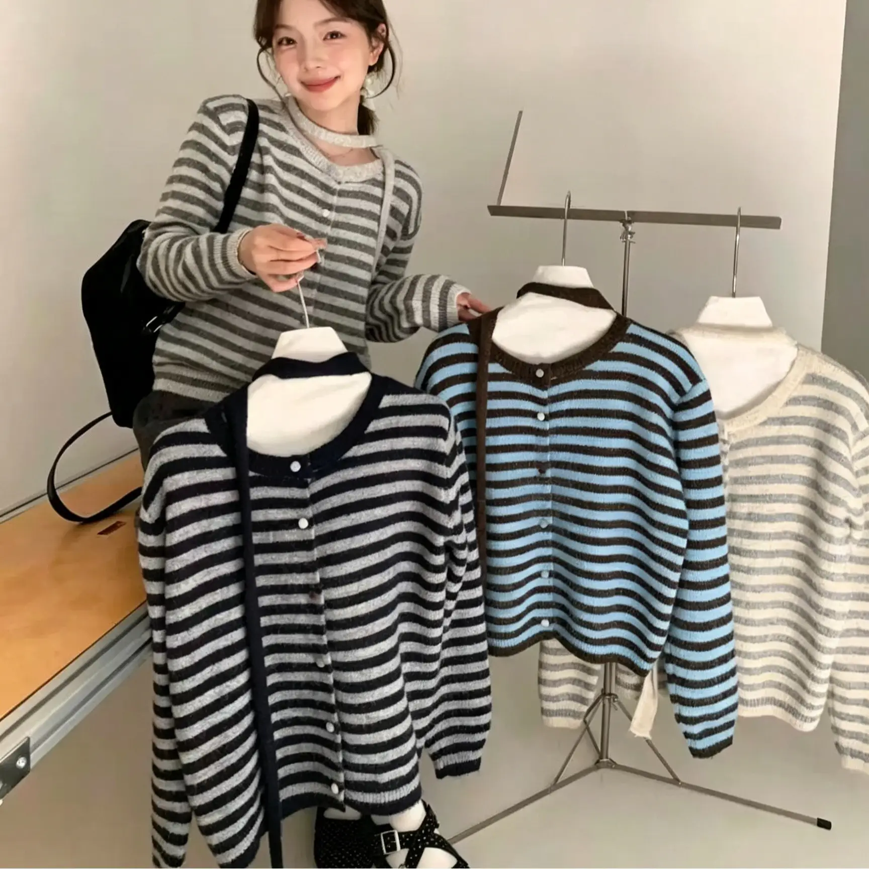 스트라이프 배색 울 가디건 상세 이미지 5