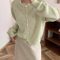 批发设计感镂空花边针织开衫女韩<b class='q'>范</b>纯色百搭软糯小众秋冬短款上衣薄款