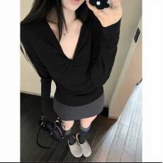 批发2026秋季新款纯欲辣妹风扭结V领长袖<b class='q'>T</b>恤女修身显瘦百搭上衣