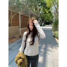 批发荒荒家 小<b class='q'>花朵</b>长袖T2026秋季新款温柔风休闲舒适印花套头针织衫女
