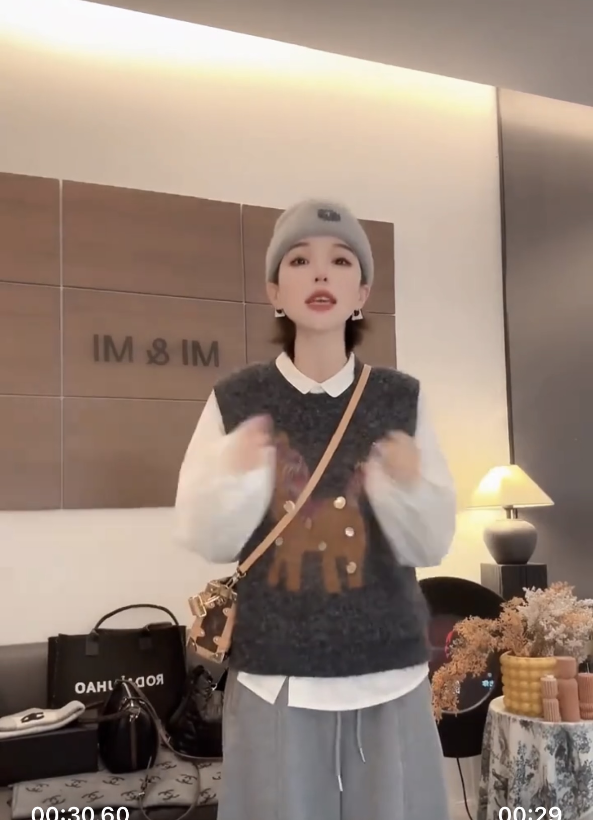 두꺼운 털이 있는 2025 가을 겨울 다용도 패션 작은 대중 캐주얼 폴로 칼라 긴팔 셔츠