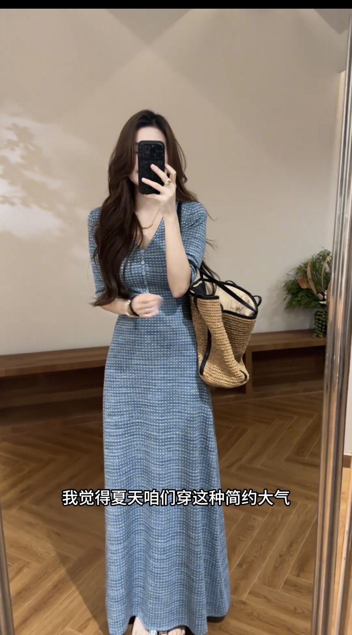 새로운 프랑스식 허리 수축 슬림해 보이는 여름 패션 V넥 단추 디자인 중간 소매 드레스