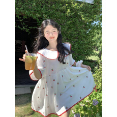 批发实拍~大码~韩系甜美减龄重工刺绣樱桃<b class='q'>拼接</b>花边宽松娃娃<b class='q'>连衣裙</b>