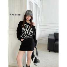 批发韩系设计感字母印花斜肩包臂连衣裙女2025秋季款气质修身显瘦毛衣