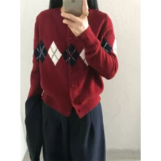 批发本命年穿搭新年红色费尔岛红色菱格毛衣开衫女秋冬季<b class='q'>短</b>款针织外套