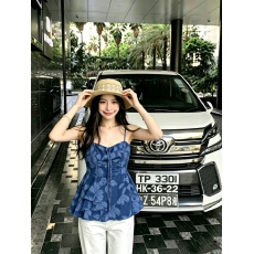 批发法式纯欲仿<b class='q'>牛仔</b><b class='q'>吊带</b><b class='q'>背心</b>女夏季新款度假风辣妹独特别致绝美上衣外