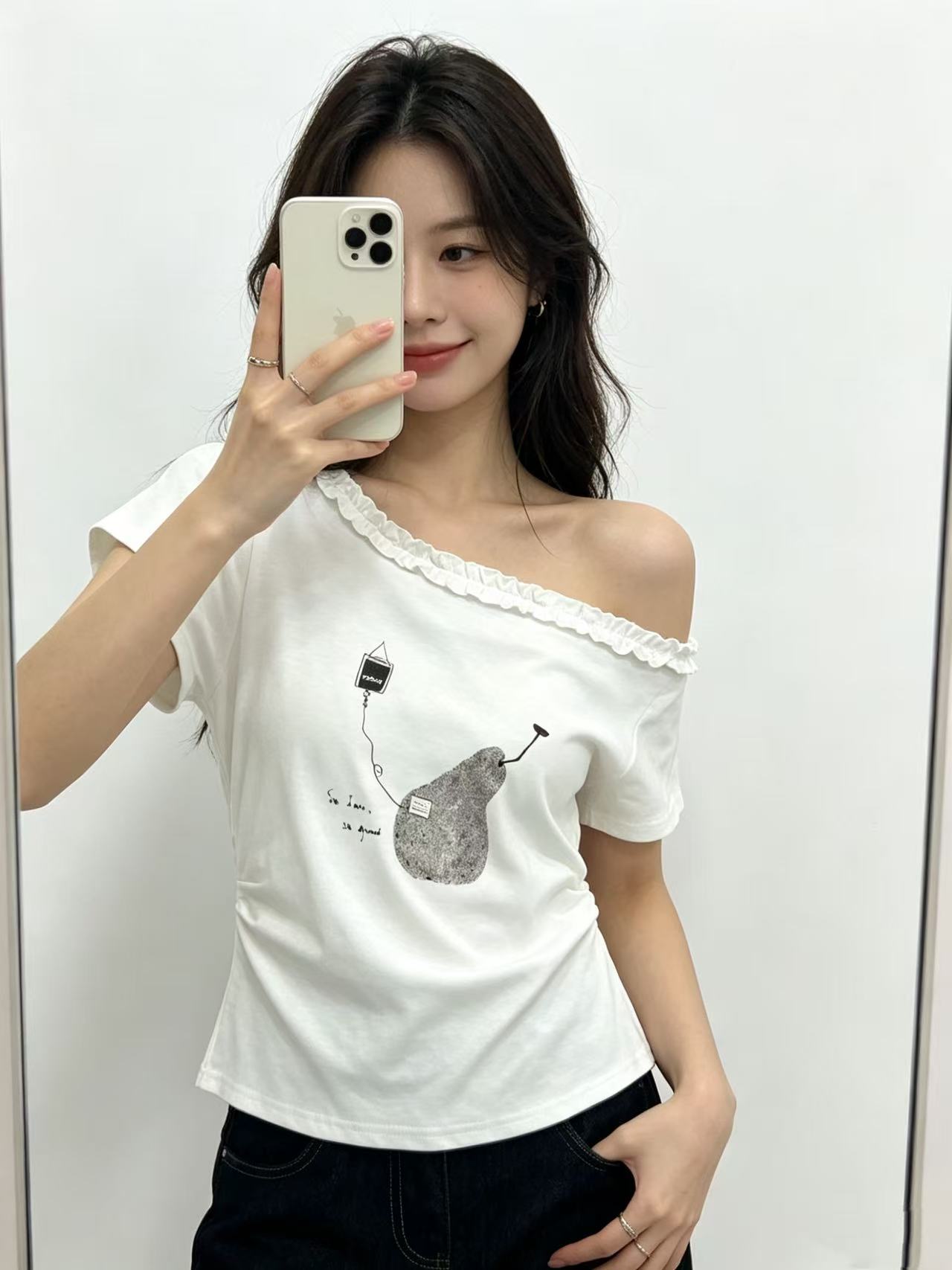 자이언트 잘 생긴 프릴 비스듬한 어깨 오프숄더 반팔 티셔츠 여성 2026 새로운 여름 패션 외국 가스 오프숄더 맨위