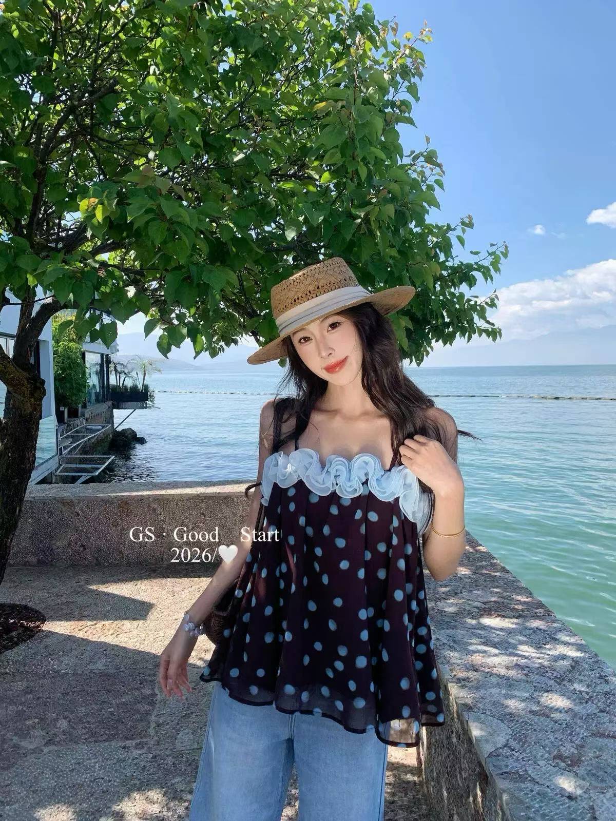 여름 달콤함 소녀 바람 도트 무늬 레이스 셔츠 느긋한 센스 여성 여름 민소매 보트넥 다용도 슬림해 보이는 맨위