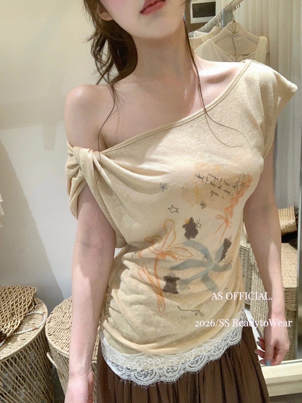 작은 대중 한 부서 프린트 비스듬한 어깨 반팔 티셔츠 여성 여름 디자인 센스 펌프 Pleat 허리 수축 슬림해 보이는 레이스 조각 맨위