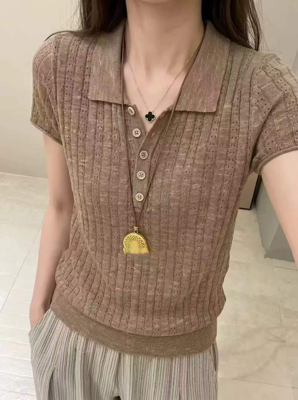 프랑스식 폴로 칼라 홀로우 아웃 핑크색 얼음 실크 니트 반팔 티셔츠 여성 여름 몸매 가꾸기 슬림해 보이는 쇼트 스타일 POLO 셔츠 맨위